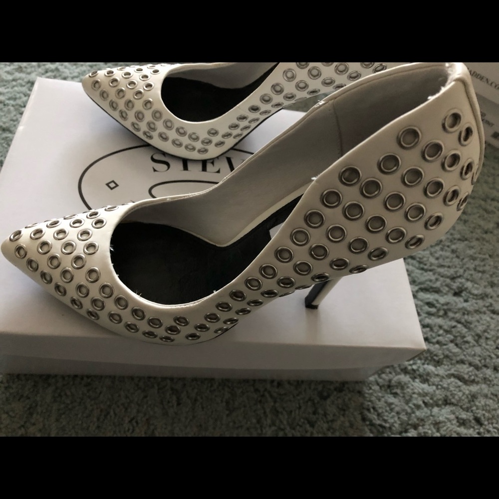Steve Madden white and silver circle grommet heels